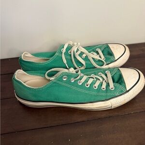 Green Converse Low Top Canvas Sneakers — Men’s 11 / Women’s 13